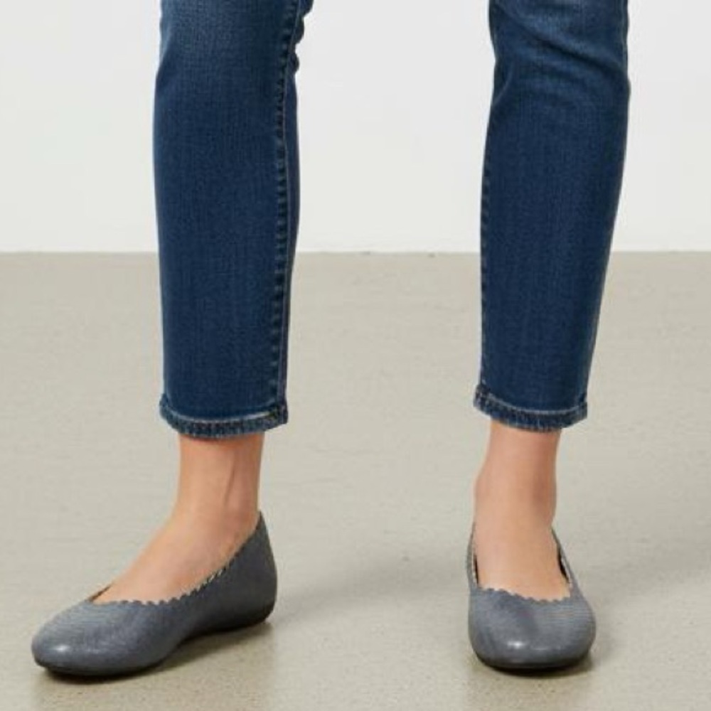 Vionic Gray Scalloped Ballet Flats